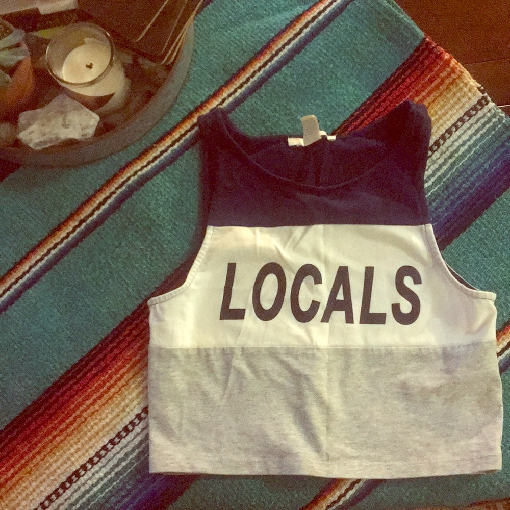 CROP TOP